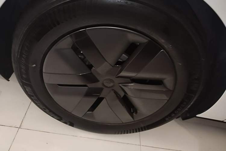 Used Li Auto MEGA 2024 Ultra Model Right Rear Wheel Hub