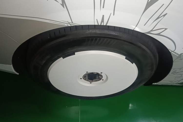Used Li Auto MEGA 2024 Ultra Model Right Rear Wheel Hub