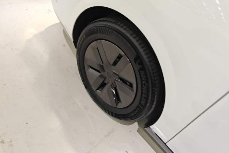Used Li Auto MEGA 2024 Ultra Model Right Rear Wheel Hub