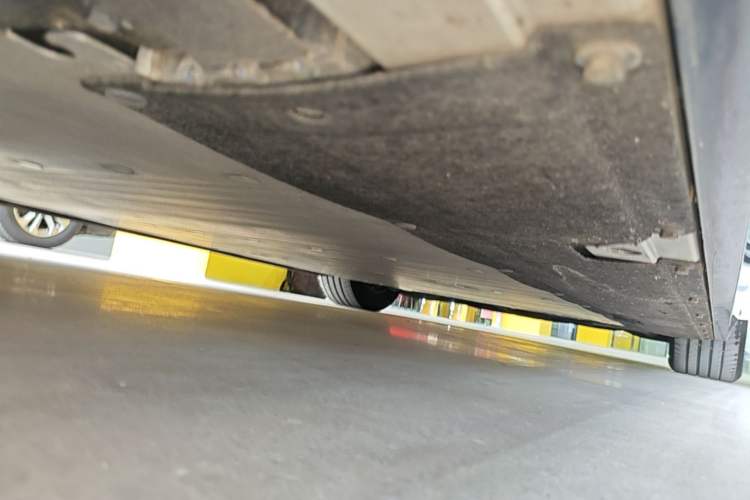 Used Li Auto MEGA 2024 Ultra Model Right Side Sill
