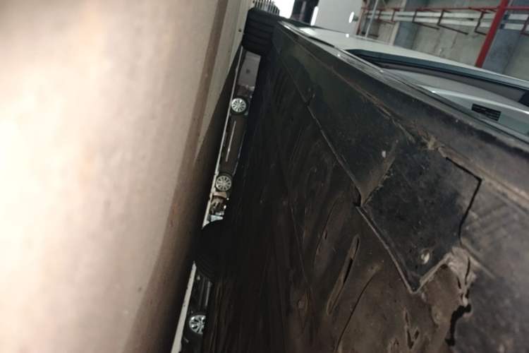 Used Li Auto MEGA 2024 Ultra Model Right Side Sill