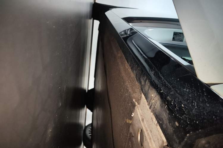 Used Li Auto MEGA 2024 Ultra Model Right Side Sill