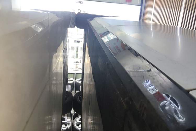 Used Li Auto MEGA 2024 Ultra Model Right Side Sill