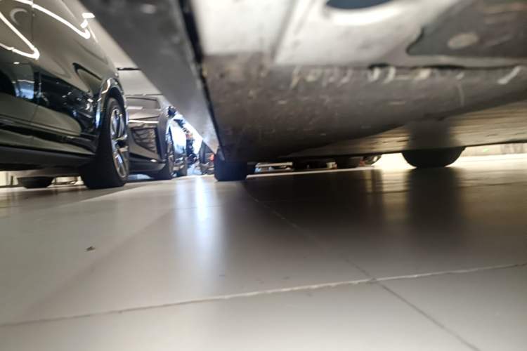 Used Li Auto MEGA 2024 Ultra Model Right Side Sill