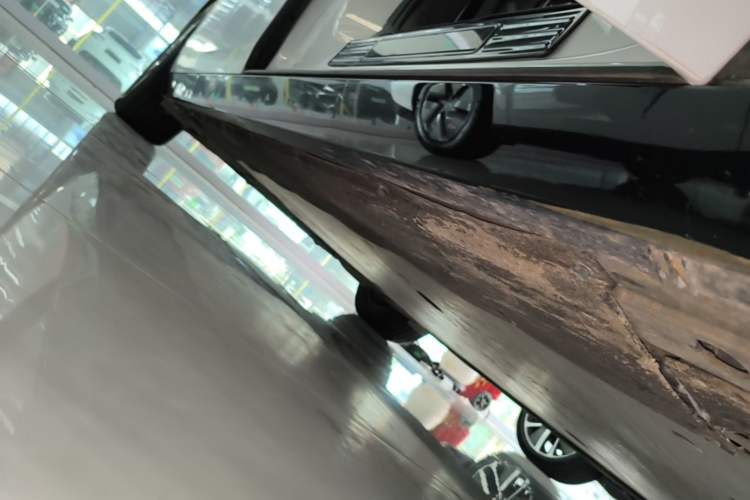 Used Li Auto MEGA 2024 Ultra Model Right Side Sill