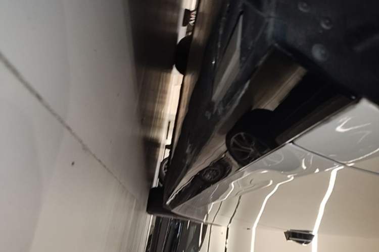 Used Li Auto MEGA 2024 Ultra Model Right Side Sill