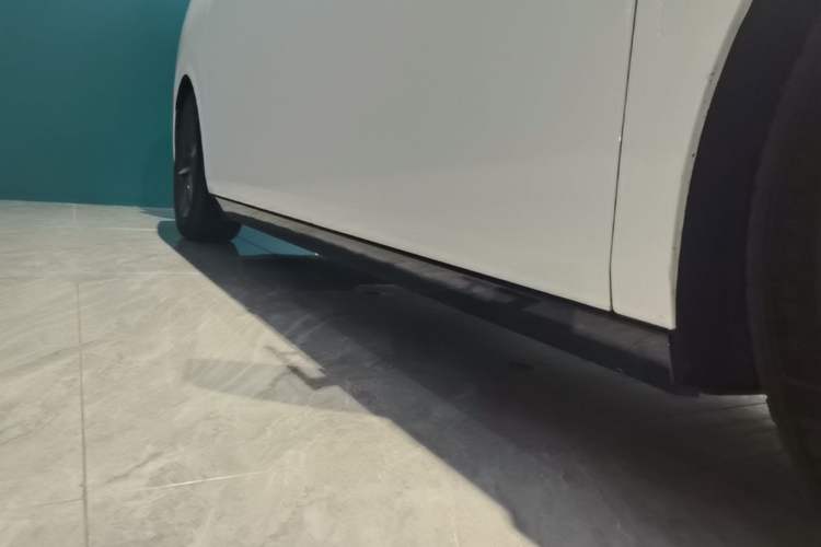 Used Li Auto MEGA 2024 Ultra Model Right Side Sill