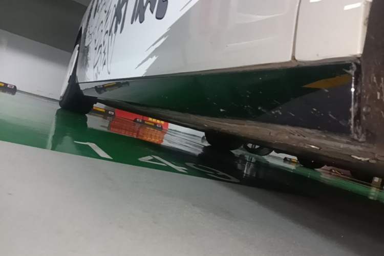 Used Li Auto MEGA 2024 Ultra Model Right Side Sill