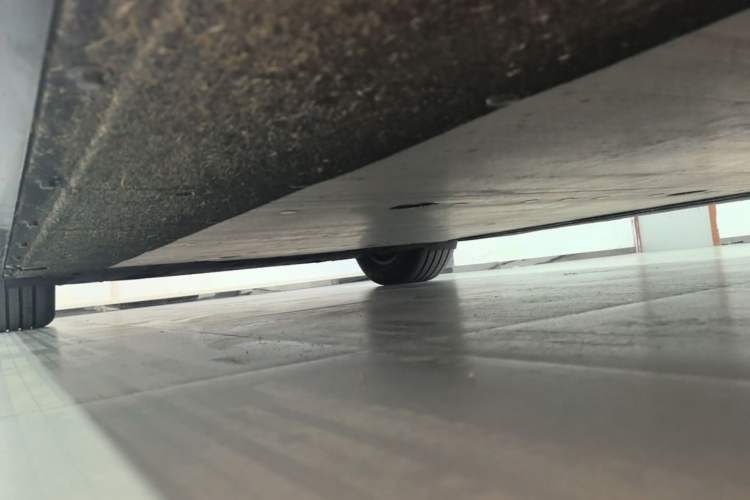 Used Li Auto MEGA 2024 Ultra Model Right Side Sill