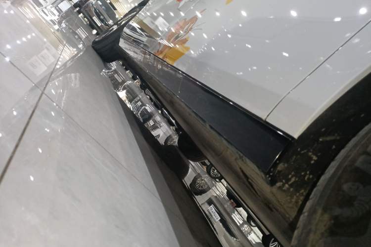 Used Li Auto MEGA 2024 Ultra Model Right Side Sill