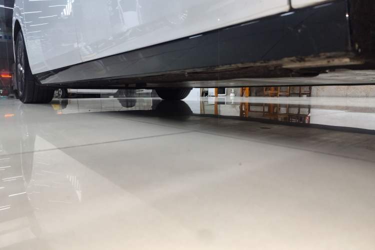 Used Li Auto MEGA 2024 Ultra Model Right Side Sill