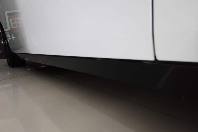 Used Li Auto MEGA 2024 Ultra Model Right Side Sill