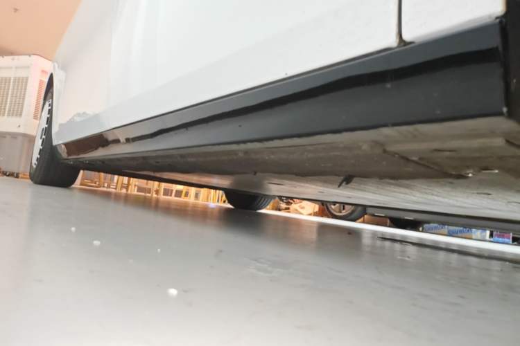 Used Li Auto MEGA 2024 Ultra Model Right Side Sill