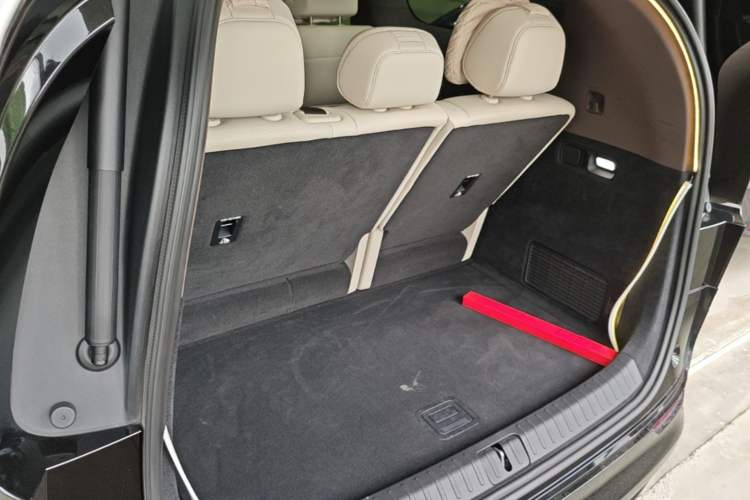Used Li Auto MEGA 2024 Ultra Model Trunk