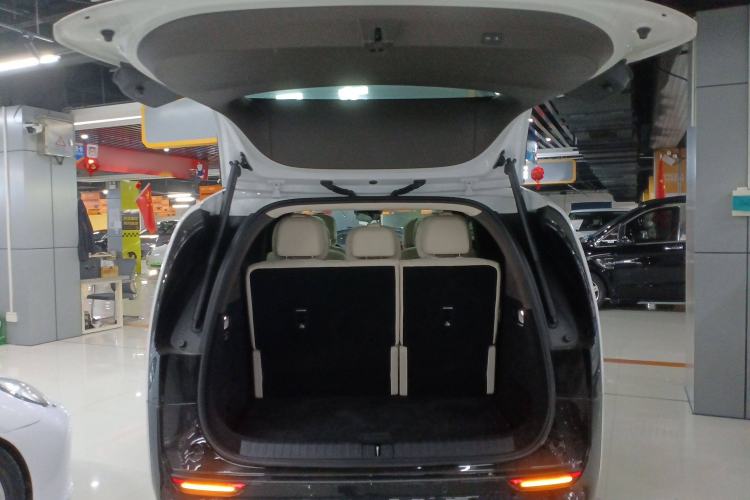 Used Li Auto MEGA 2024 Ultra Model Trunk