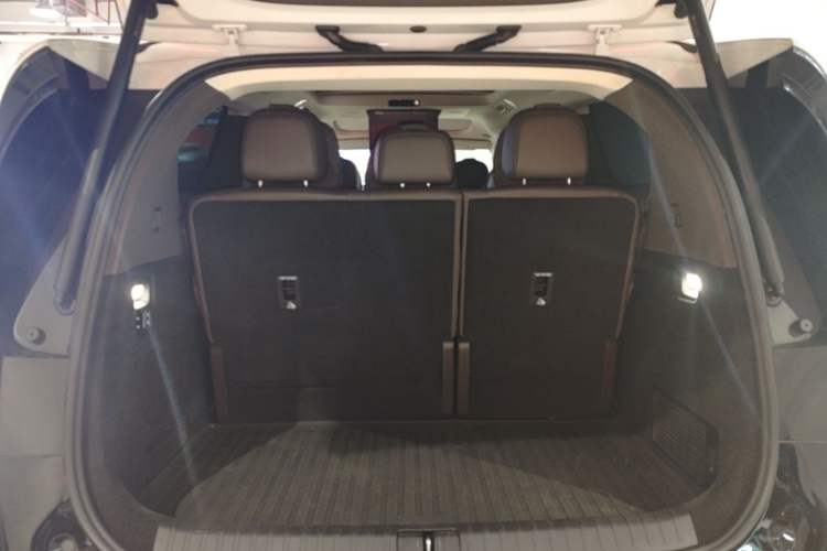 Used Li Auto MEGA 2024 Ultra Model Trunk