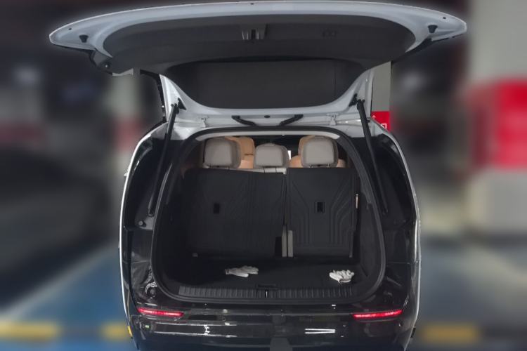 Used Li Auto MEGA 2024 Ultra Model Trunk