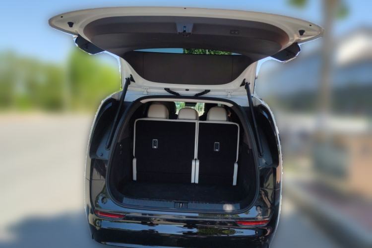 Used Li Auto MEGA 2024 Ultra Model Trunk