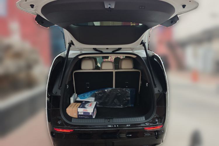 Used Li Auto MEGA 2024 Ultra Model Trunk