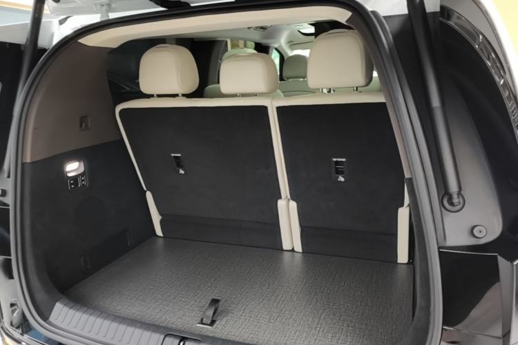 Used Li Auto MEGA 2024 Ultra Model Trunk