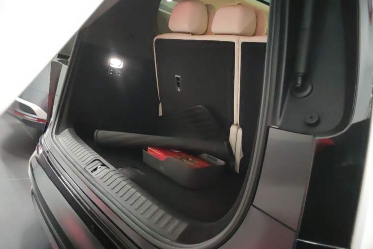 Used Li Auto MEGA 2024 Ultra Model Trunk