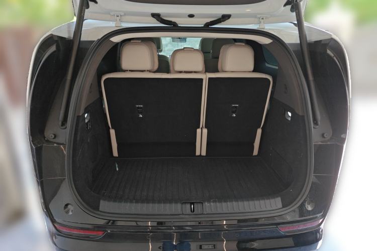 Used Li Auto MEGA 2024 Ultra Model Trunk