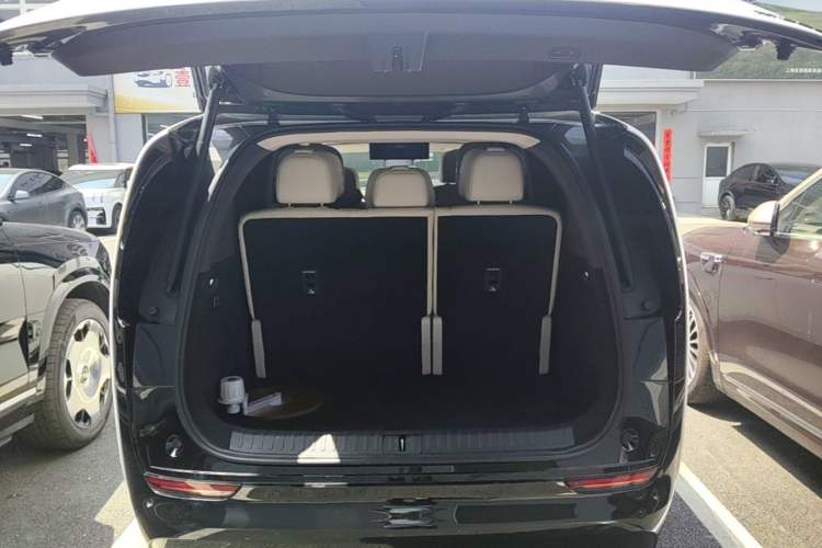 Used Li Auto MEGA 2024 Ultra Model Trunk