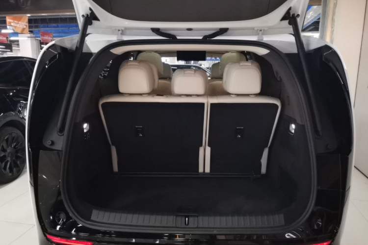 Used Li Auto MEGA 2024 Ultra Model Trunk
