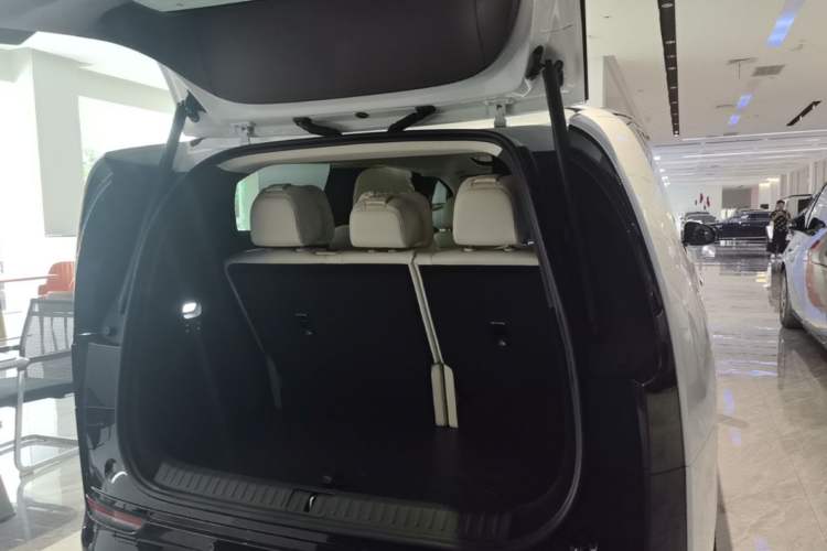 Used Li Auto MEGA 2024 Ultra Model Trunk