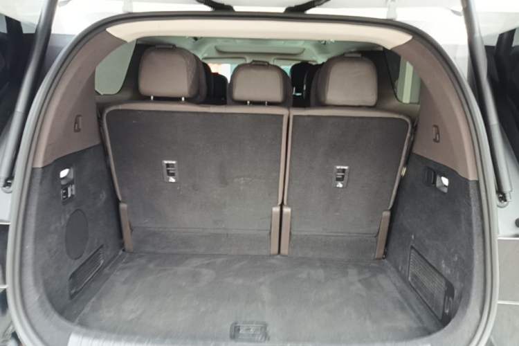 Used Li Auto MEGA 2024 Ultra Model Trunk
