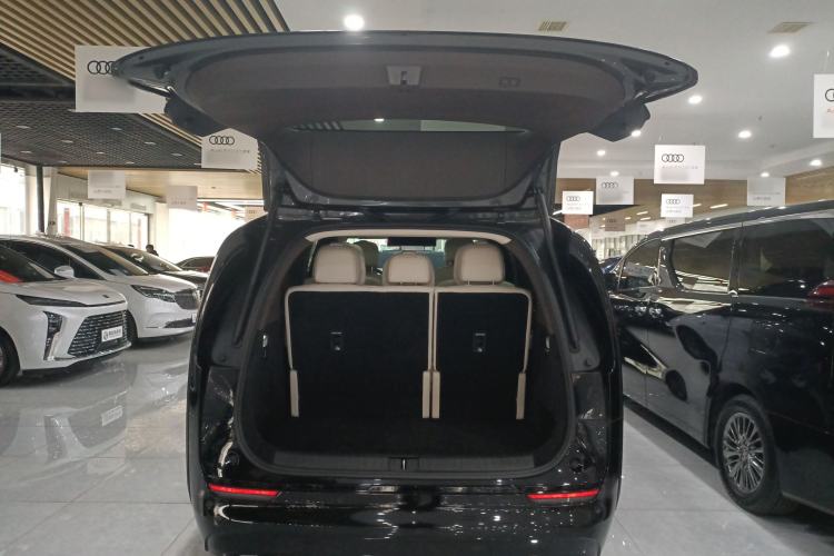 Used Li Auto MEGA 2024 Ultra Model Trunk