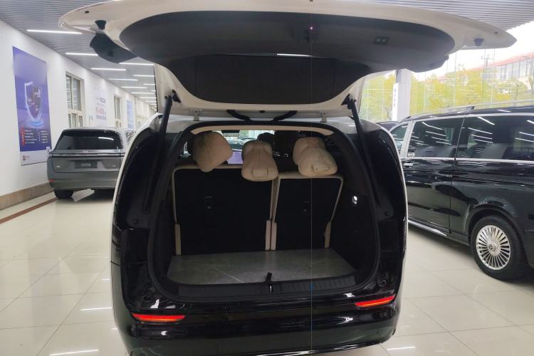 Used Li Auto MEGA 2024 Ultra Model Trunk