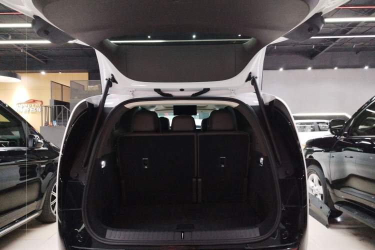 Used Li Auto MEGA 2024 Ultra Model Trunk