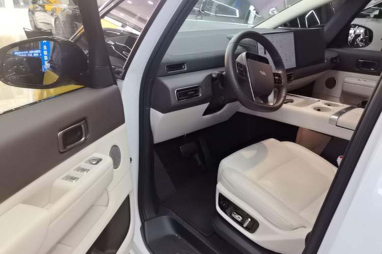 Used Li Auto MEGA 2024 Ultra Model Driver Seat