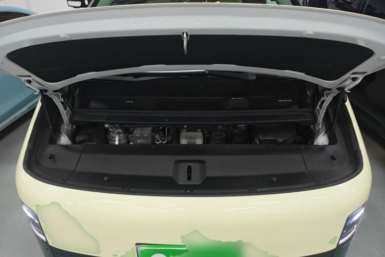 Used Li Auto MEGA 2024 Ultra Model Engine Bay
