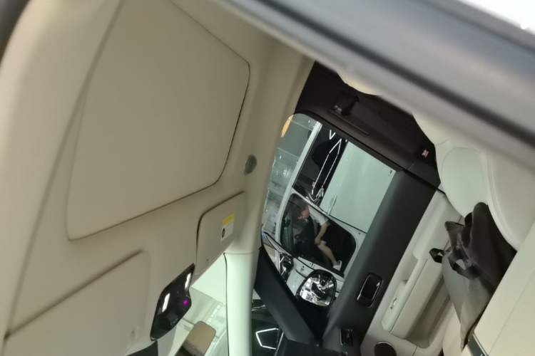 Used Li Auto MEGA 2024 Ultra Model Headliner
