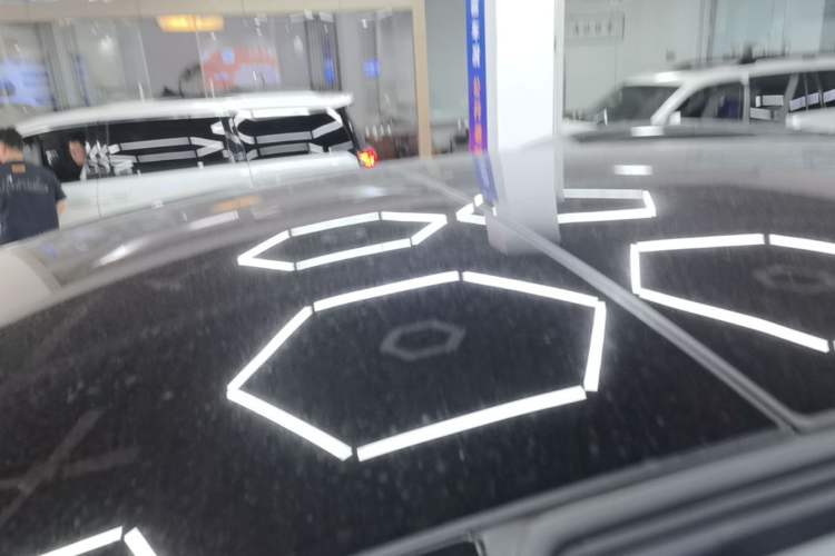 Used Li Auto MEGA 2024 Ultra Model Roof