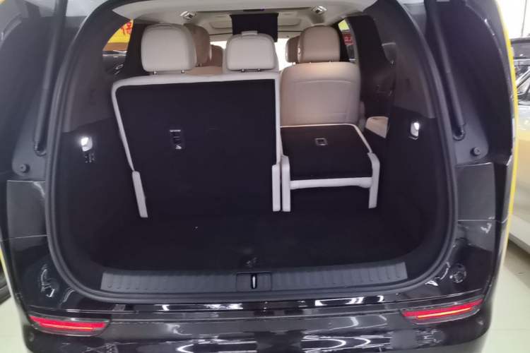 Used Li Auto MEGA 2024 Ultra Model Trunk