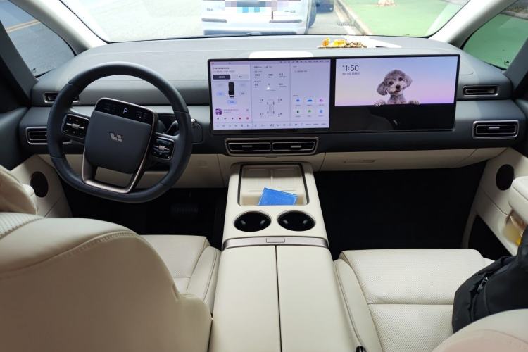 Used Li Auto MEGA 2025 Home Family Special Edition Center Console