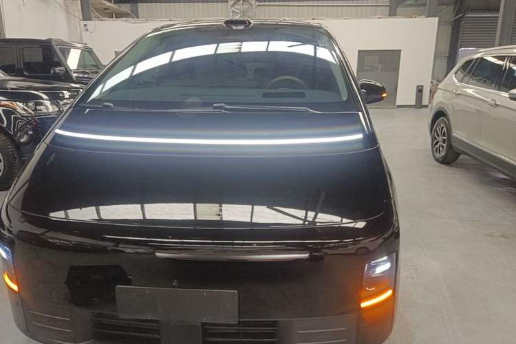 Used Li Auto MEGA 2025 Home Family Special Edition Front