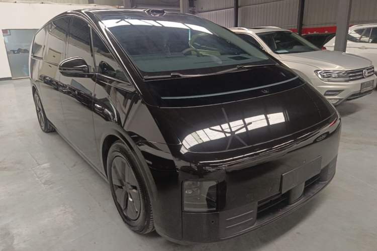 Used Li Auto MEGA 2025 Home Family Special Edition Front Right 45 Deg