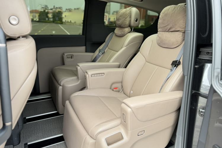 Used Li Auto MEGA 2025 Home Family Special Edition Interior 2