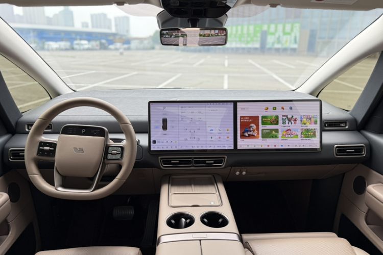 Used Li Auto MEGA 2025 Home Family Special Edition Interior 4