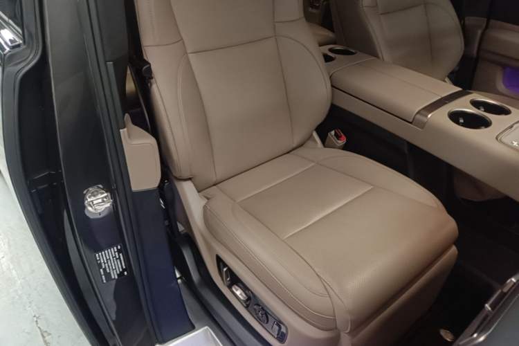 Used Li Auto MEGA 2025 Home Family Special Edition Right Front Seat