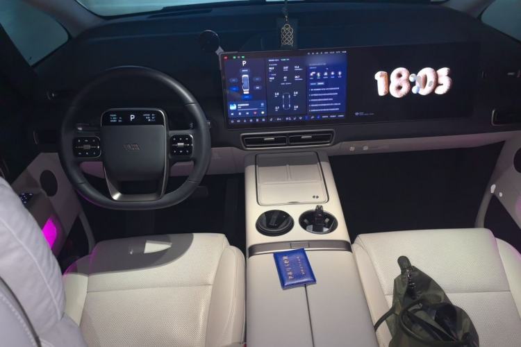 Used Li Auto MEGA 2025 Home Family Special Edition Center Console