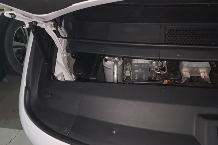 Used Li Auto MEGA 2025 Home Family Special Edition Engine Bay Right