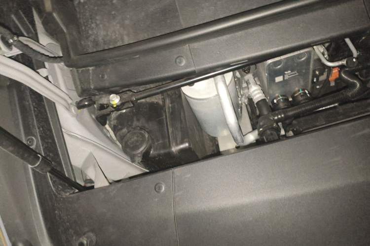 Used Li Auto MEGA 2025 Home Family Special Edition Engine Bay Right