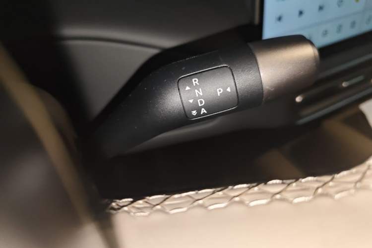 Used Li Auto MEGA 2025 Home Family Special Edition Gear Lever