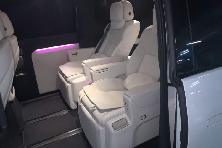 Used Li Auto MEGA 2025 Home Family Special Edition Left Rear Seat