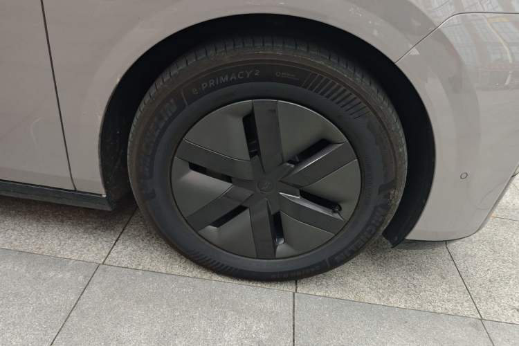 Used Li Auto MEGA 2025 Home Family Special Edition Right Front Wheel Hub